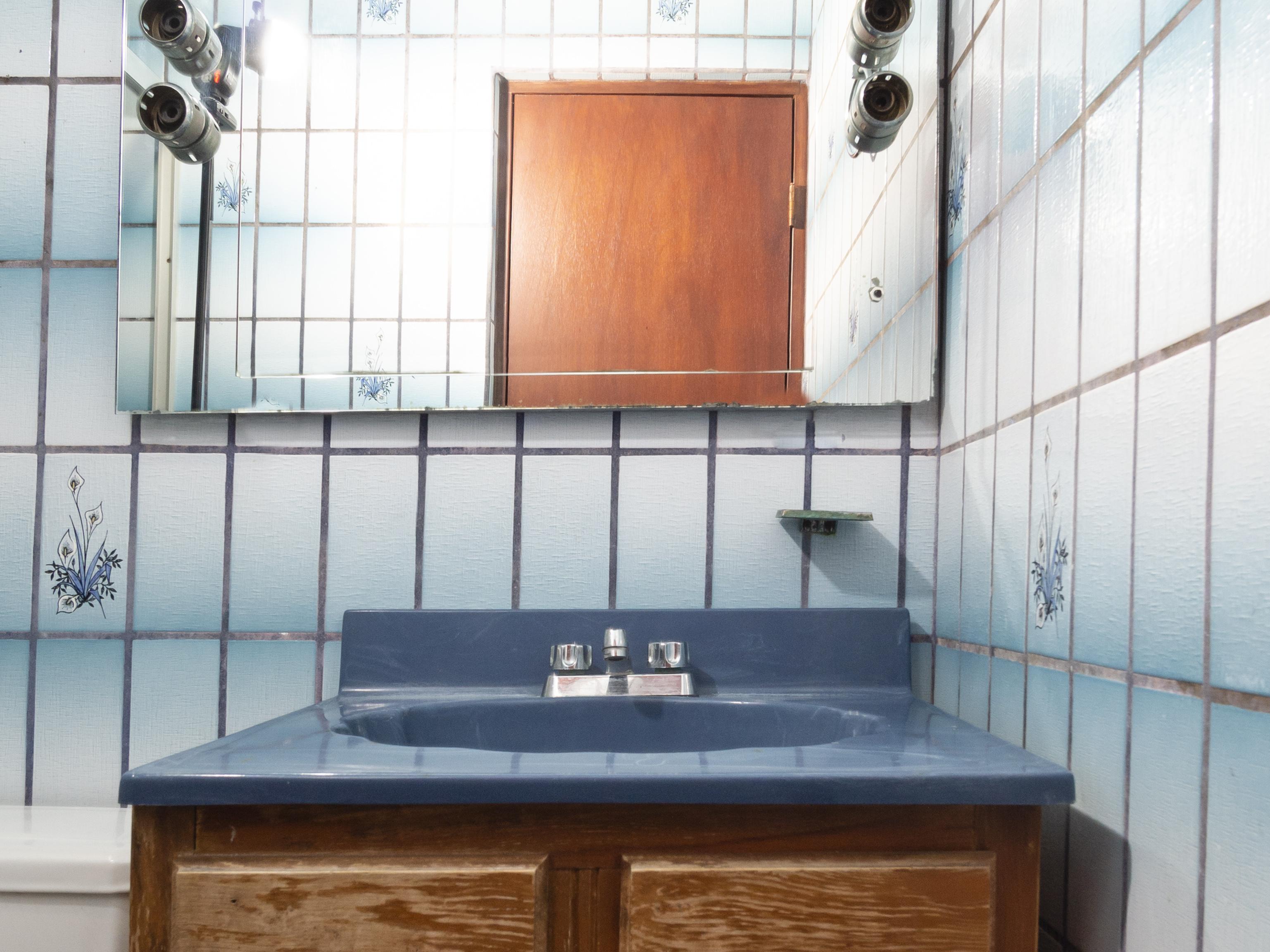 Oyo Hotel Hacienda Don Luis, Rosarito Εξωτερικό φωτογραφία A typical American bathroom