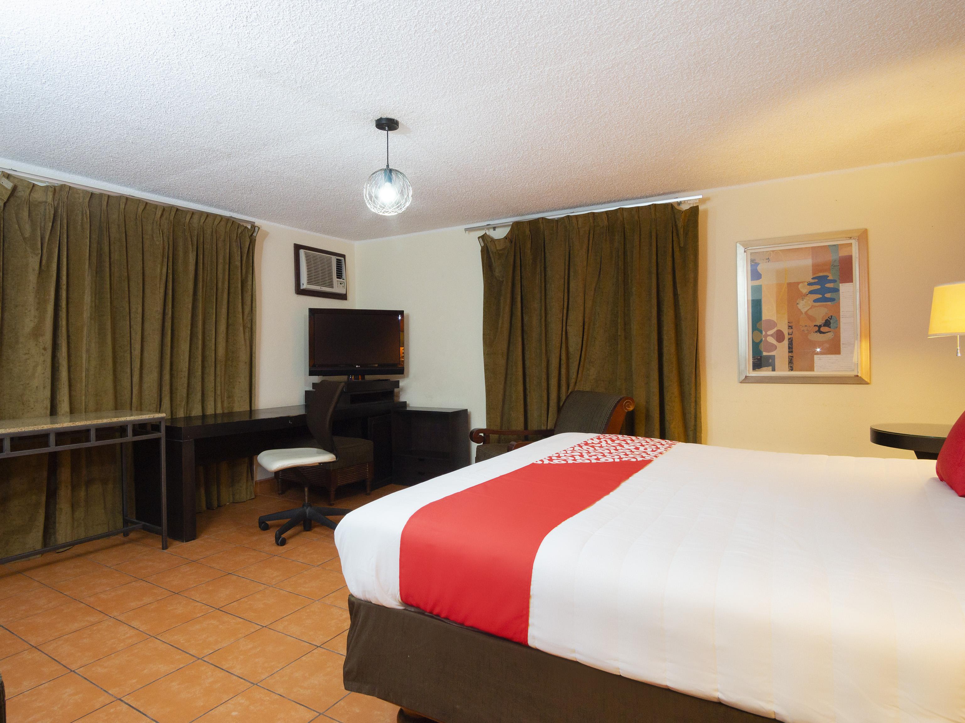 Oyo Hotel Hacienda Don Luis, Rosarito Εξωτερικό φωτογραφία A typical OYO hotel room in San Francisco, California