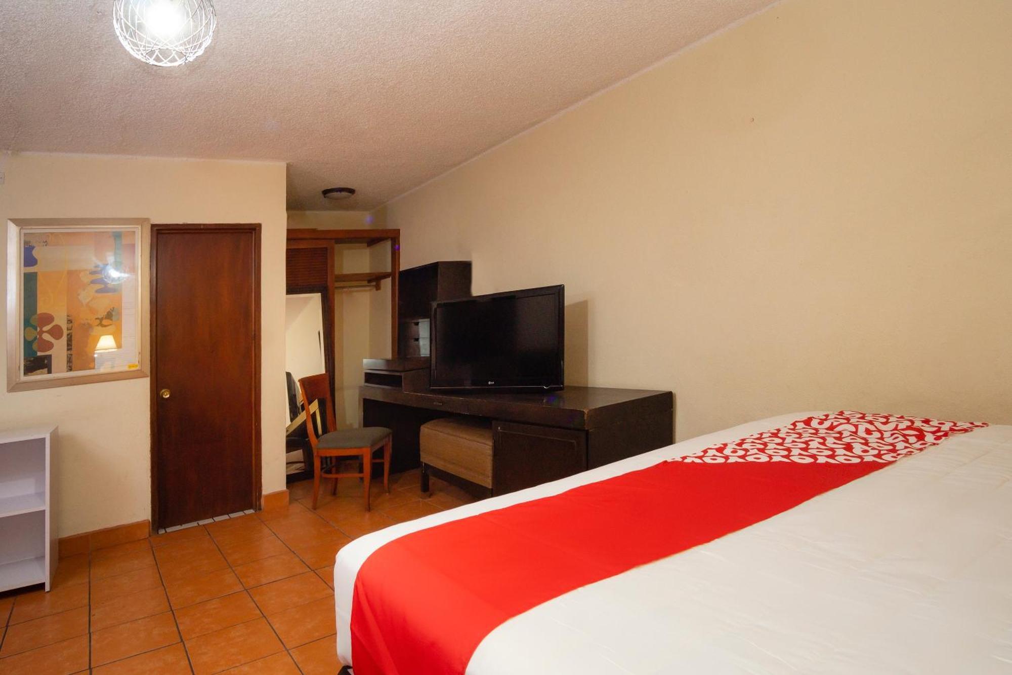 Oyo Hotel Hacienda Don Luis, Rosarito Εξωτερικό φωτογραφία A typical OYO hotel room in Mexico City