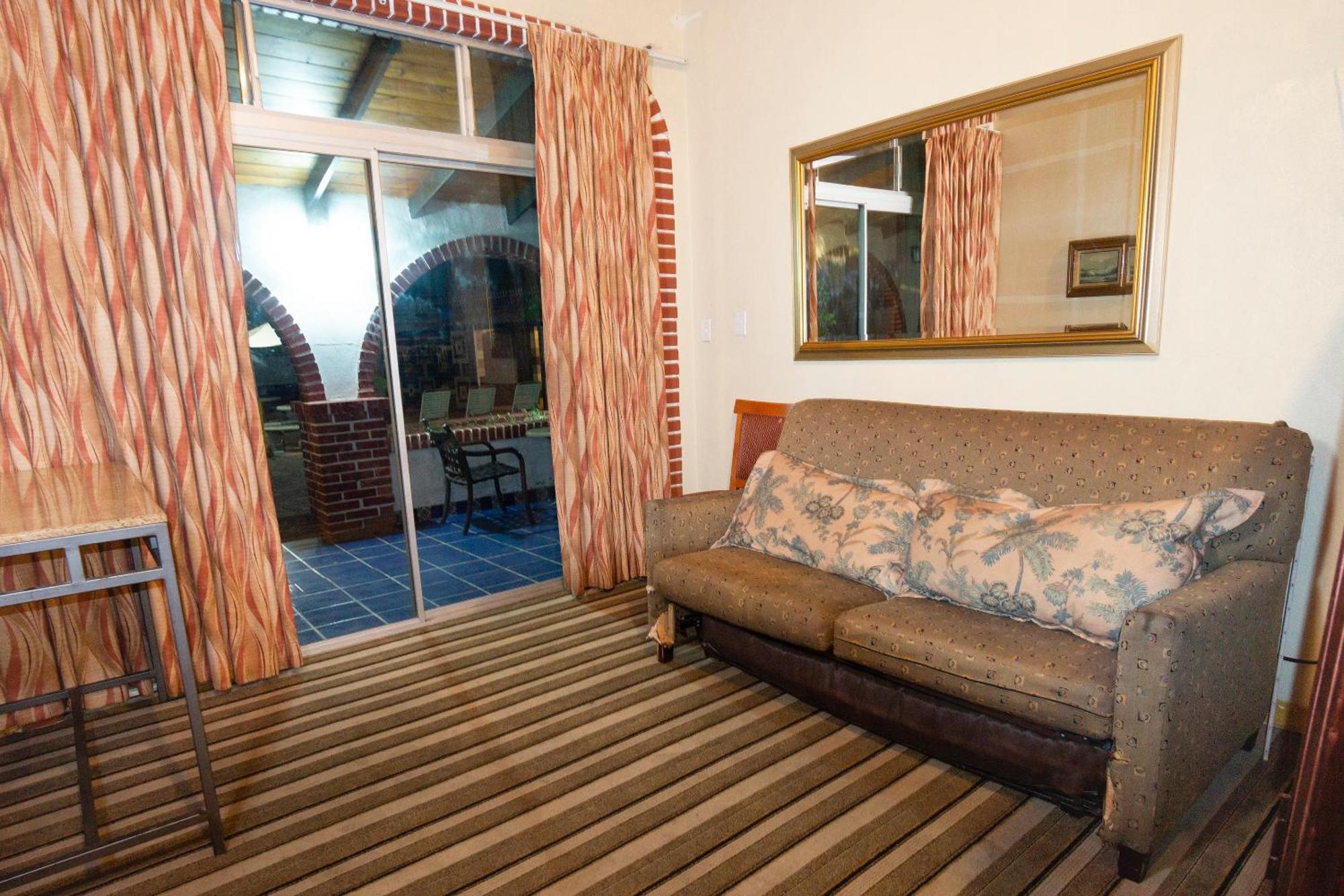 Oyo Hotel Hacienda Don Luis, Rosarito Εξωτερικό φωτογραφία A room at the hotel